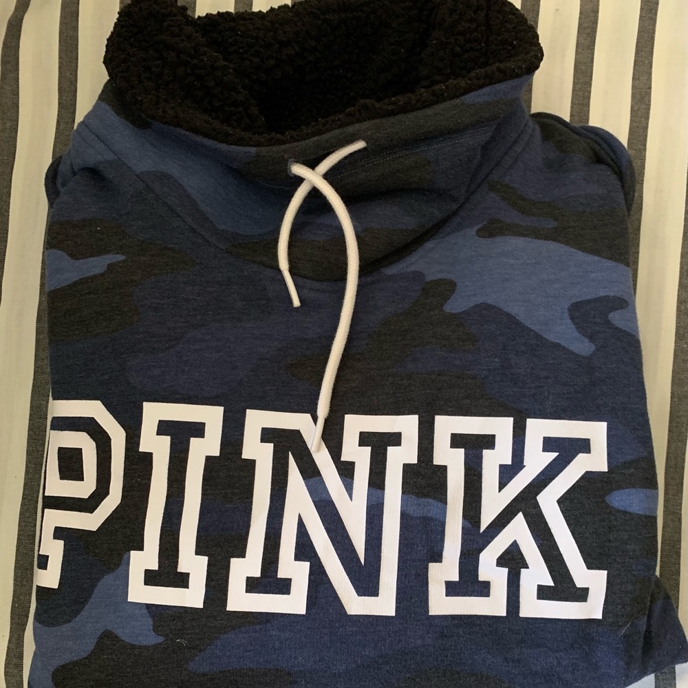 VS Pink Sherpa neck sweatshirt blue camo